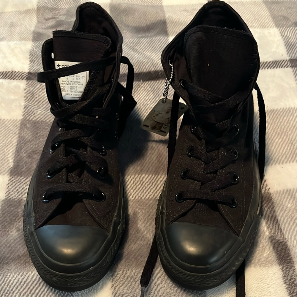 Boys Converse AllStar All Black Canvas Sneakers Size 4!